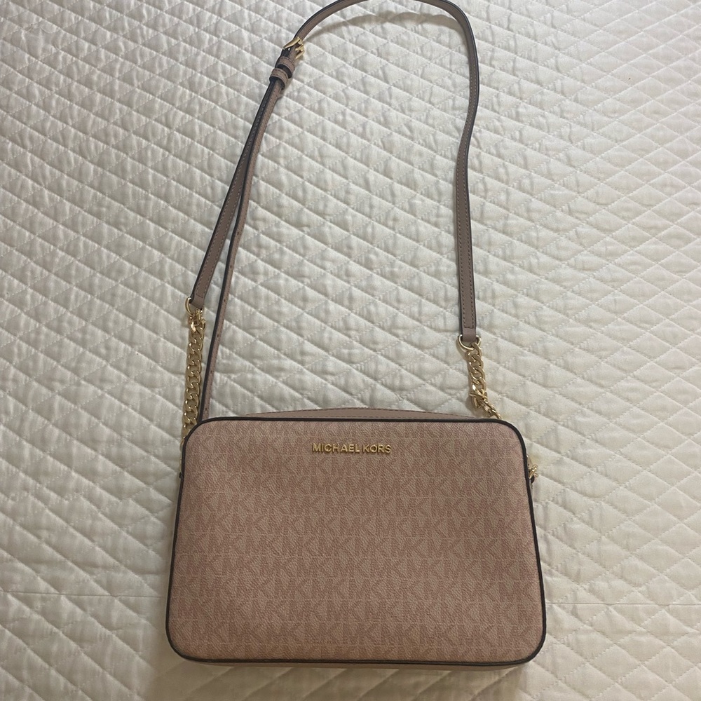 MICHAEL KORS PURSE BARELY USED